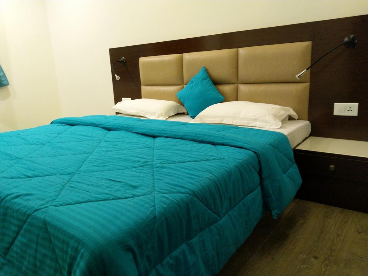Joey'S Hostel Delhi Nuova Delhi Esterno foto